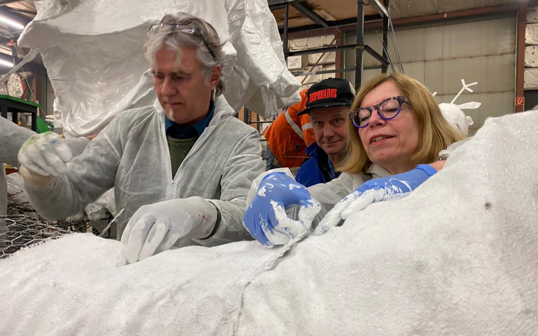 De Optochtjury krijgt een workshop wagenbouwen